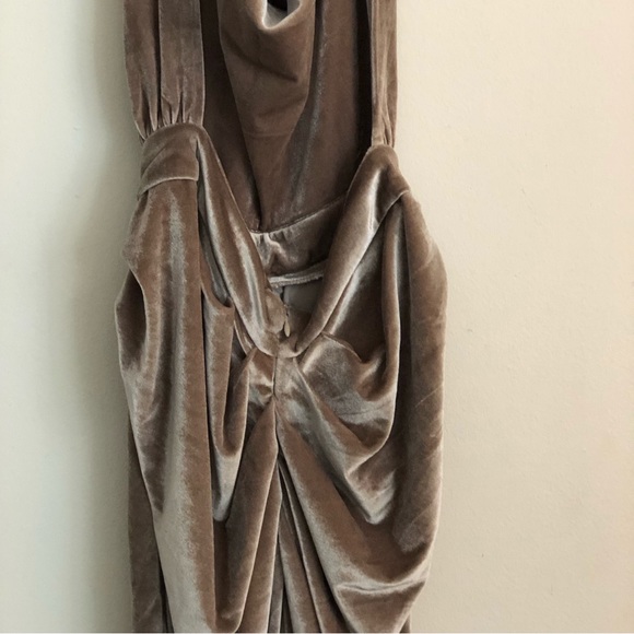 Velvet nude dress. Size small, very good condition. - Picture 5 of 9